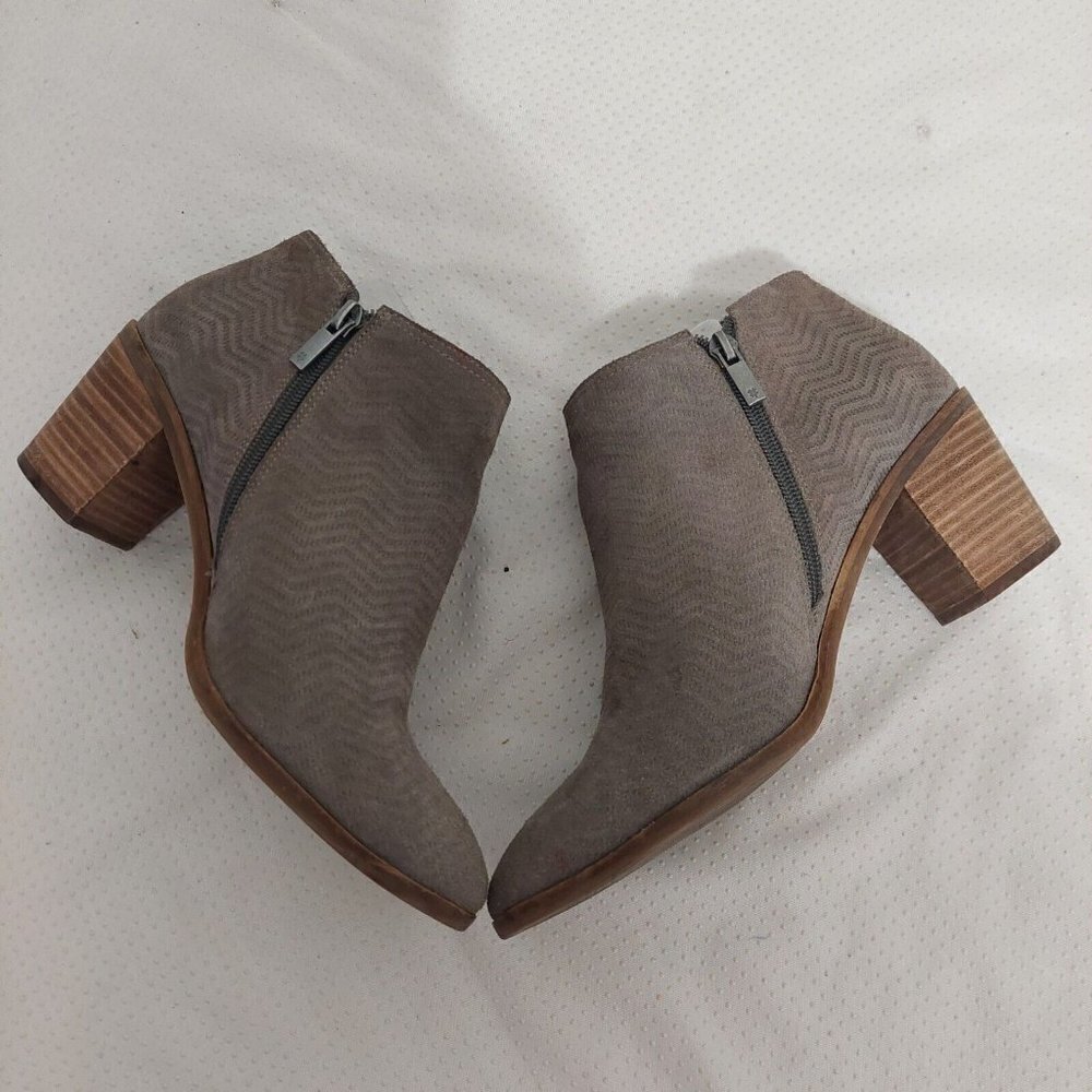Lucky Brand Pickla Ankle Boots Womens Size 9.5 M Textured Gray Taupe Leather Zip - Picture 7 of 11